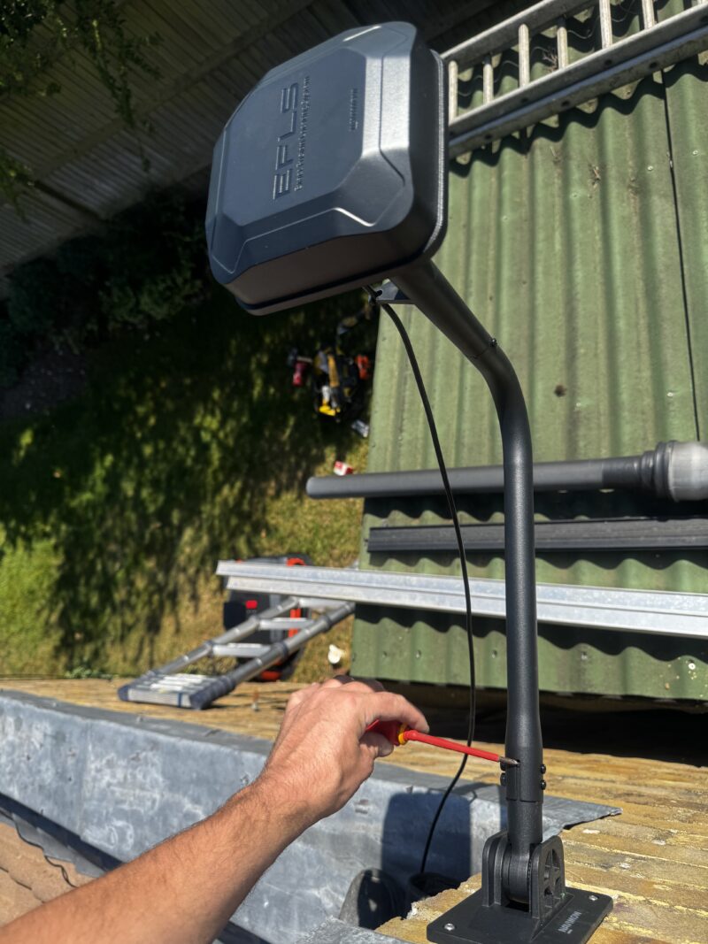Segway Navimow Antenna RTK wireless mounted on building